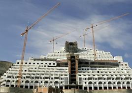 El TSJA da diez días a Carboneras para informar de si ha iniciado la anulación de la licencia de El Algarrobico