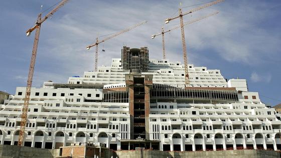 El TSJA da diez días a Carboneras para informar de si ha iniciado la anulación de la licencia de El Algarrobico