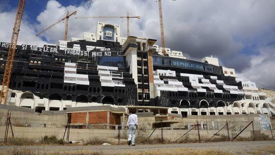 Carboneras defiende su actuación en El Algarrobico y pide al TSJA que rechace la alegación de la Junta