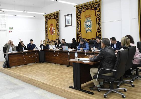 Votación en el Pleno del Ayuntamiento de Carboneras.