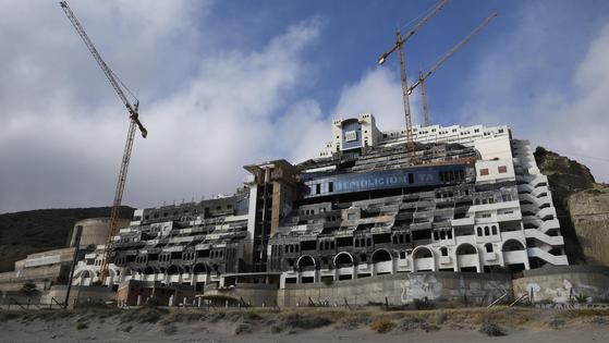 Espadas dice que PSOE de Carboneras fue «prudente» en la votación del Algarrobico y emplaza a lo que diga TSJA