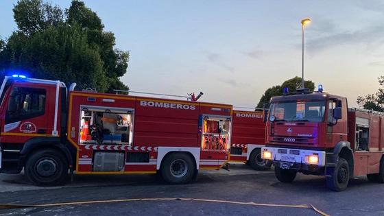 Dos personas afectadas por humo y unos 20 desalojados por un incendio en Cuevas del Almanzora