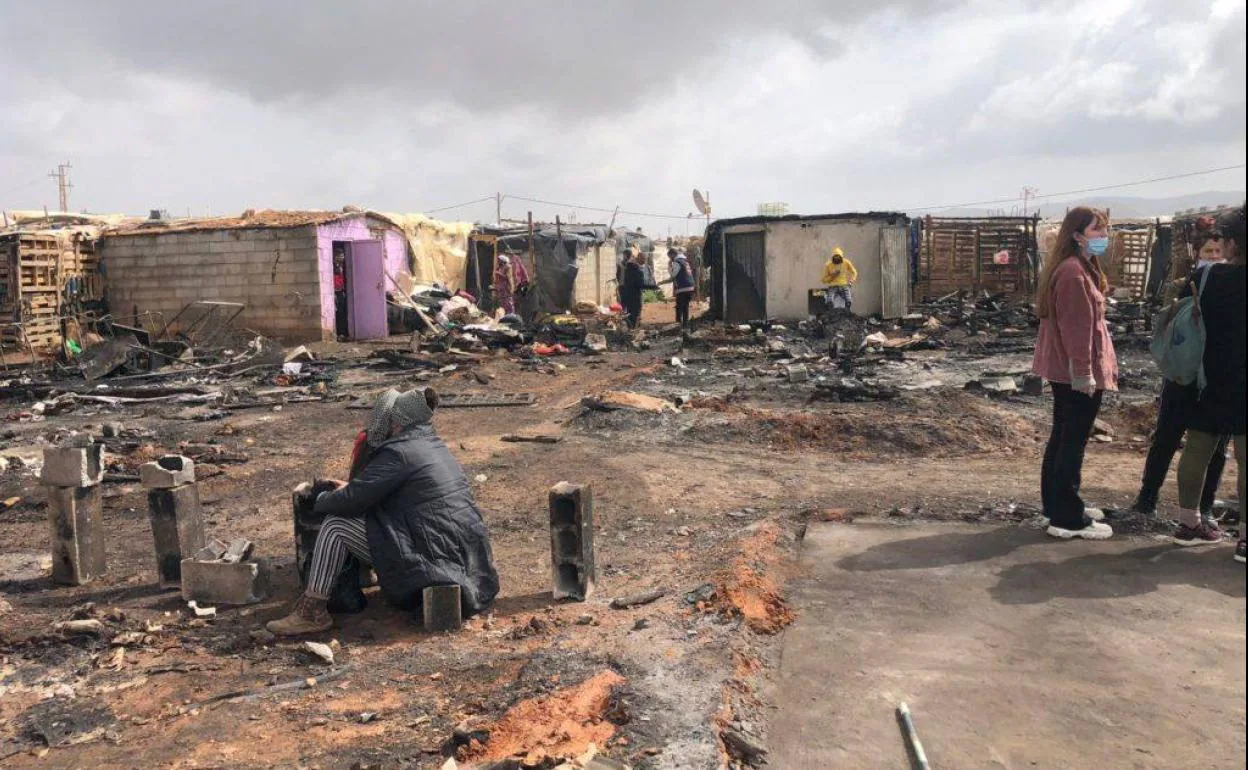 Un albergue temporal y 60 casas en Níjar albergarán a los residentes en el asentamiento de El Walili