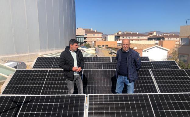 Huércal-Overa | Instalan placas solares en el Teatro para mejorar su consumo energético