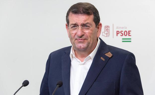 El PSOE tilda de «exagerado» el pleno de «entronización» del nuevo alcalde sustituto en Vera