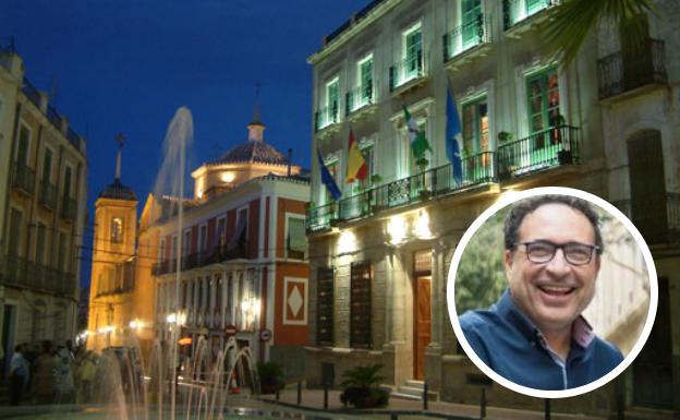 El PP de Cuevas acusa al alcalde de gastarse 1.000 euros en pijamas en la tienda de su mujer