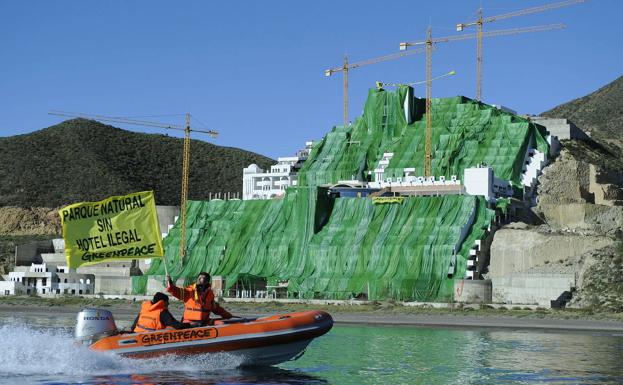 Tribunales en Almería | Greenpeace cree que el alcalde de Carboneras «está rehuyendo la sentencia» del Algarrobico