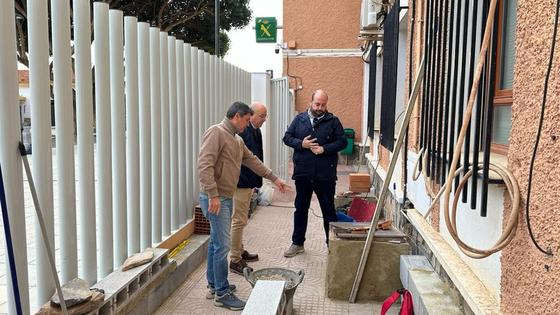 Huércal-Overa mejora la accesibilidad del Cuartel de la Guardia Civil a través del PFEA