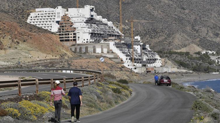 El TSJA pone fecha al cambio del acuerdo de Carboneras que dificulta anular la licencia de El Algarrobico
