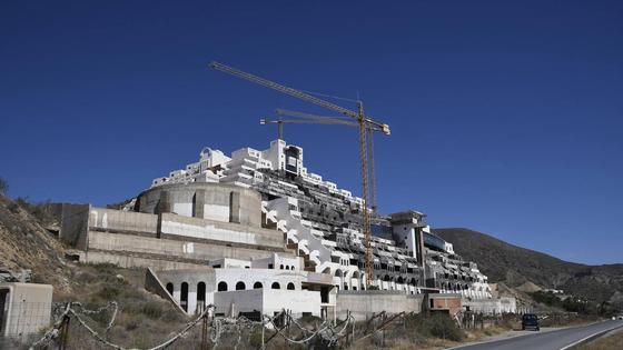 Greenpeace pide al TSJA que multe al alcalde de Carboneras hasta que cumpla las sentencias del Algarrobico