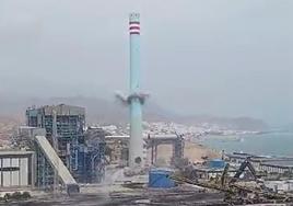 Adiós a la chimenea de la Térmica de Carboneras