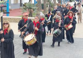 Tamborada contra los chiringuitos en la playa del Lancón, el 'nuevo Algarrobico' en Carboneras