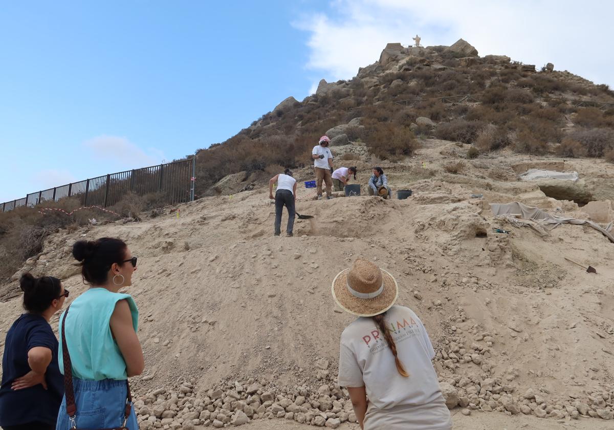 Vera reanuda la tercera campaña arqueológica en el yacimiento de la antigua ciudad medieval de Bayra