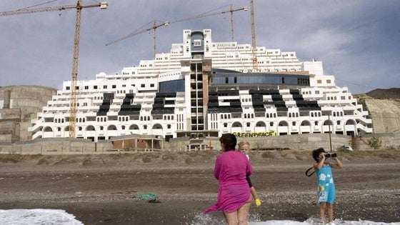 El BOP oficializa la anulación del acuerdo del pleno de Carboneras que clasificó el Algarrobico no urbanizable