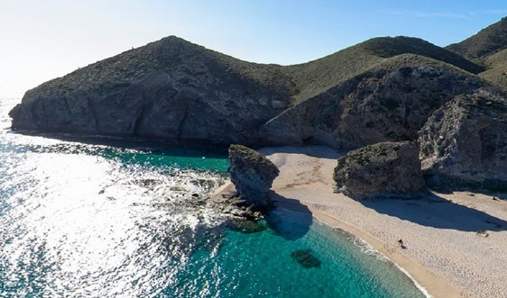 Fallece un bañista en la playa de Los Muertos