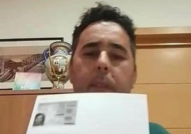 Álvaro Ramos muestra el DNI y datos personales de María López, del PSOE, en las redes sociales.