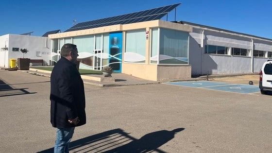 Cuevas continúa su apuesta por las renovables con un proyecto fotovoltaico para diez edificios municipales