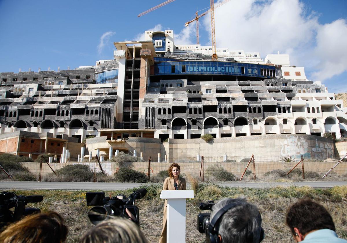 El PP denuncia «deslealtad institucional» sobre El Algarrobico de Montero, que busca «guerra» con la Junta de Andalucía