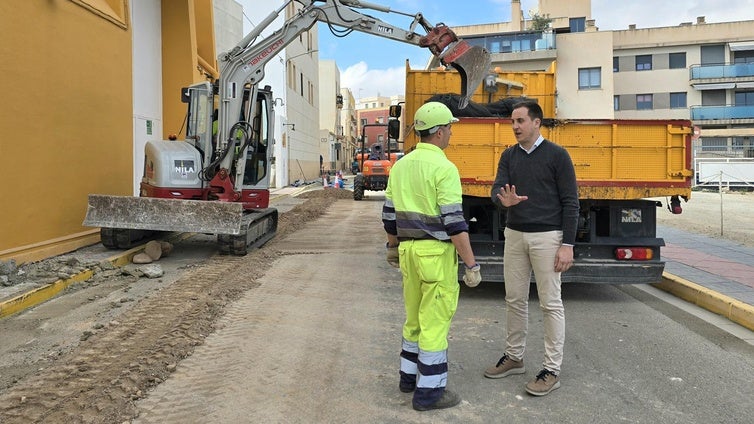El Ayuntamiento de Vera mejora más de una veintena de calles del municipio