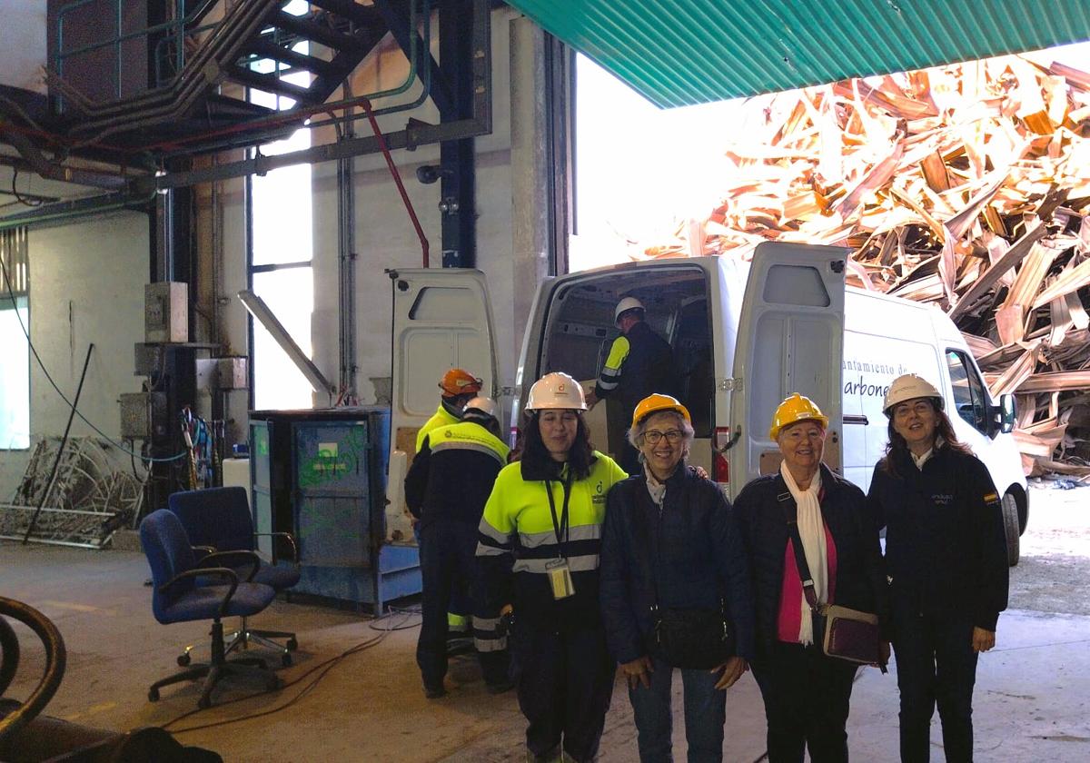 El mobiliario de la Central Térmica Litoral cobra una segunda vida en la asociación de Mujeres de Carboneras