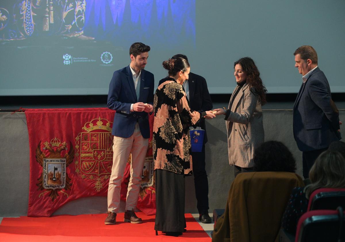 Imagen principal - «Caminando junto a Nuestro Padre Jesús Nazareno» del sevillano Daniel Jiménez, anunciará la Semana Santa