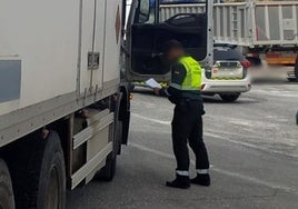 Interceptan en Vera a un transportista que conducía un camión de mercancías peligrosas bajo los efectos de las drogas