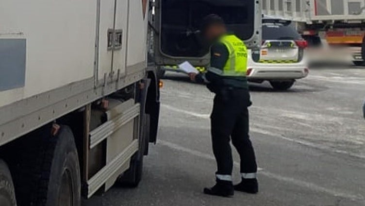 Interceptan en Vera a un transportista que conducía un camión de mercancías peligrosas bajo los efectos de las drogas