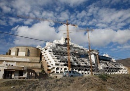 El PSOE-A urge a Moreno a dar «la cara» para explicar su «hoja de ruta» para la demolición de El Algarrobico