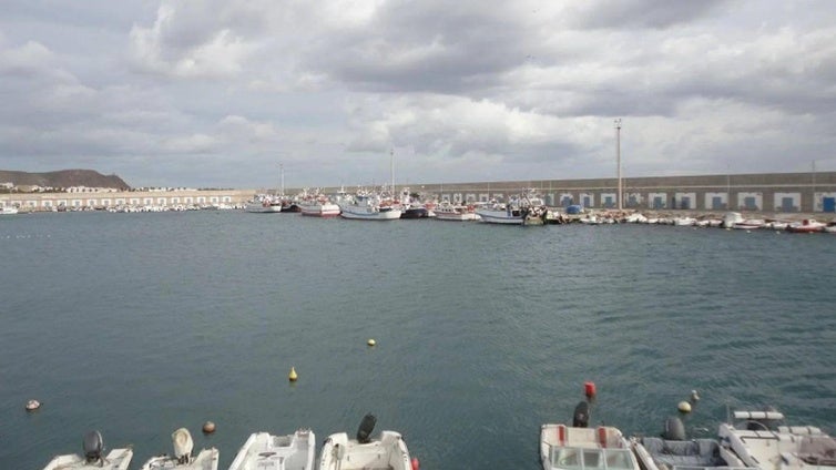 Los afectados por la remodelación del Puerto de Carboneras se manifiestan este jueves contra el proyecto