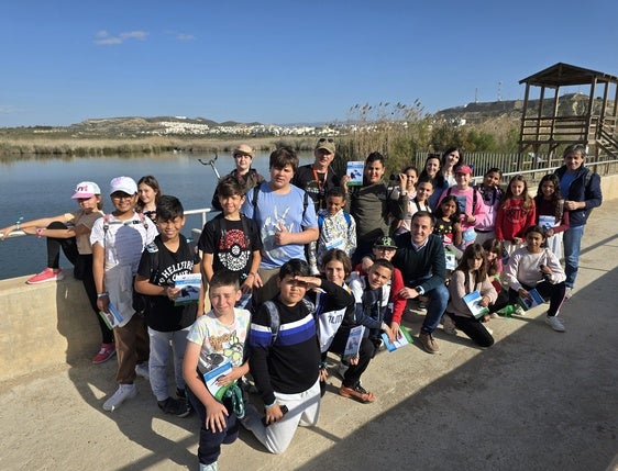 Escolares de Vera exploran el Salar de los Canos en una iniciativa de educación ambiental