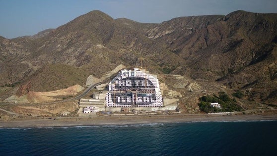 Greenpeace apunta que El Algarrobico se mantiene «urbanizable» al no cambiarse el PGOU «de forma efectiva»