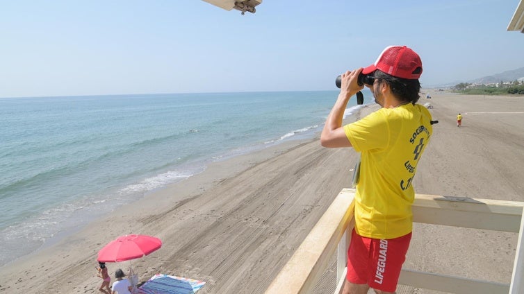 Comienza la temporada de playas en la costa de Vera con una amplia dotación de infraestructuras y servicios