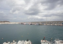 Imagen del puerto de Carboneras.