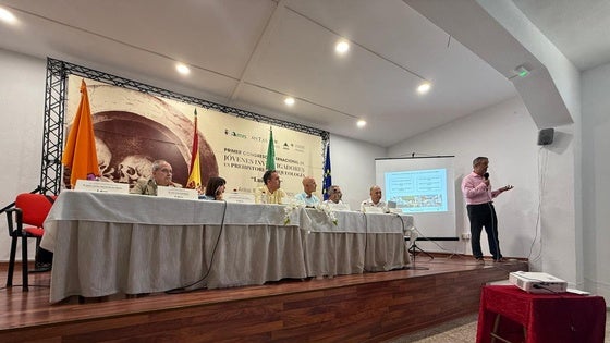 El alcalde de Antas presenta un plan urbanístico «para soñar el futuro» del municipio