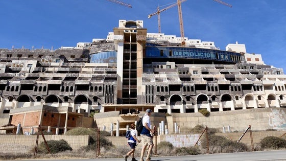 El Ayuntamiento de Carboneras votará el viernes iniciar la revisión de la licencia del hotel de El Algarrobico