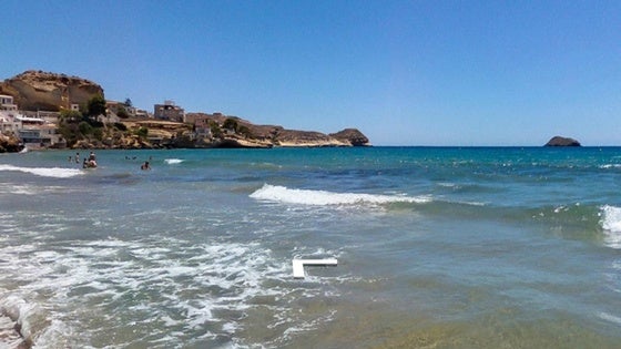 Fallece un menor de edad en una playa de Pulpí
