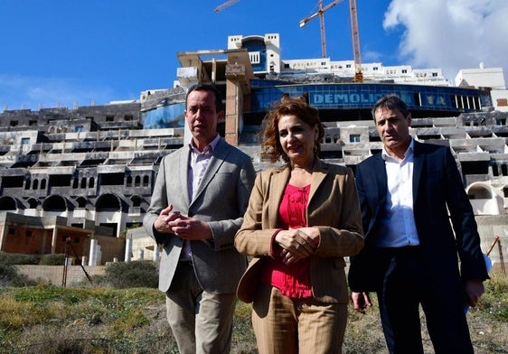 Aagesen, «convencida» de demoler el hotel de El Algarrobico, anuncia «agilidad» ante el recurso de los propietarios