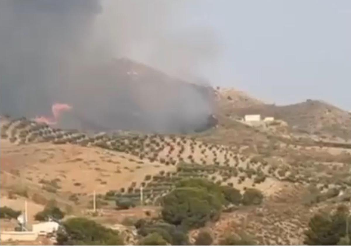 Incendio forestal en Lubrín, en una zona que ya ardió en julio