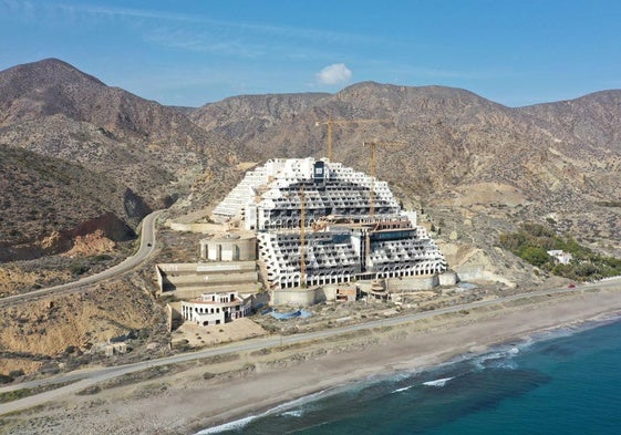 La Junta acusa a Carboneras de «prácticas dilatorias» para impedir la protección de El Algarrobico