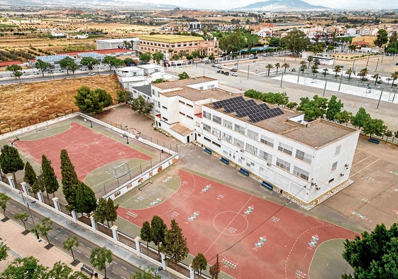 Instalan placas solares en los colegios San José de Calasanz y Virgen del Río
