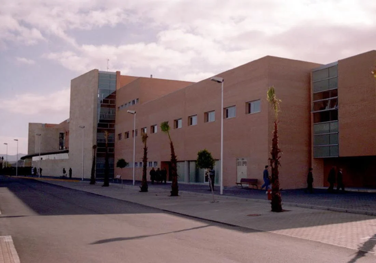 Denuncian al SAS por homicidio tras privar a un anciano de Garrucha de tratamiento contra un cáncer de mama