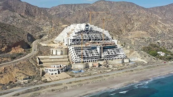 El Ayuntamiento de Carboneras solicita la publicación del rectificado para hacer no urbanizable El Algarrobico