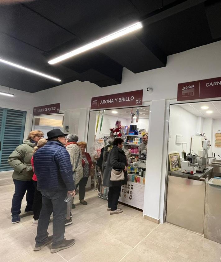 Imagen secundaria 2 - Cuevas del Almanzora reinaugura su nueva plaza de abastos