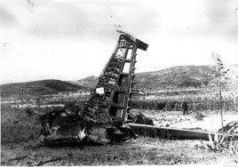 Restos del bombardero estadounidense B52 caído sobre la población de Palomares en enero de 1966.