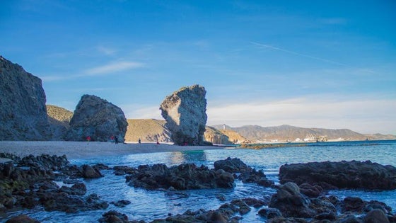 Un fallecido y un herido en el desembarco de una patera en la playa de Los Muertos