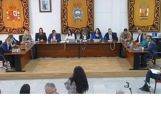 El PSOE exige, vía notarial, la dimisión del alcalde de Carboneras para dar paso al relevo del pacto de gobierno