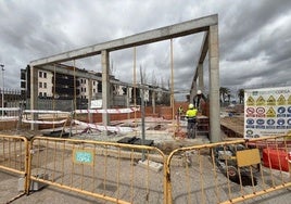 Obras en el entorno del hospital de Huércal-Overa.