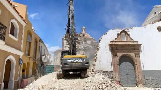 La antigua iglesia de San Francisco de Cuevas del Almanzora, reducida a escombros «por riesgo grave de derrumbe»