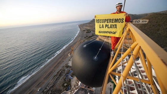 La Junta pide «máxima celeridad» a Carboneras para anular la licencia de El Algarrobico y alcanzar su demolición