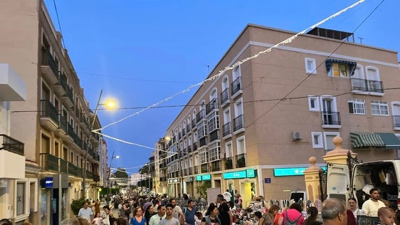 Cuevas enciende la magia del Levante almeriense con una prometedora edición de su Noche en Blanco